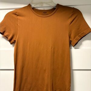 SKIMS 
 Short Sleeve Tee “ fits everyone tee”